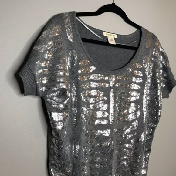 ARDEN B Sequin front gray short sleeve sweater top size Small - Picture 7 of 9